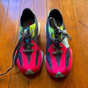 Girls lightly worn sneakers